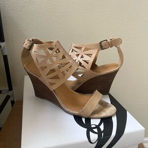 Tan and cream Nine West Federica wedges with a boho vibe size 6.5 #bohostyle